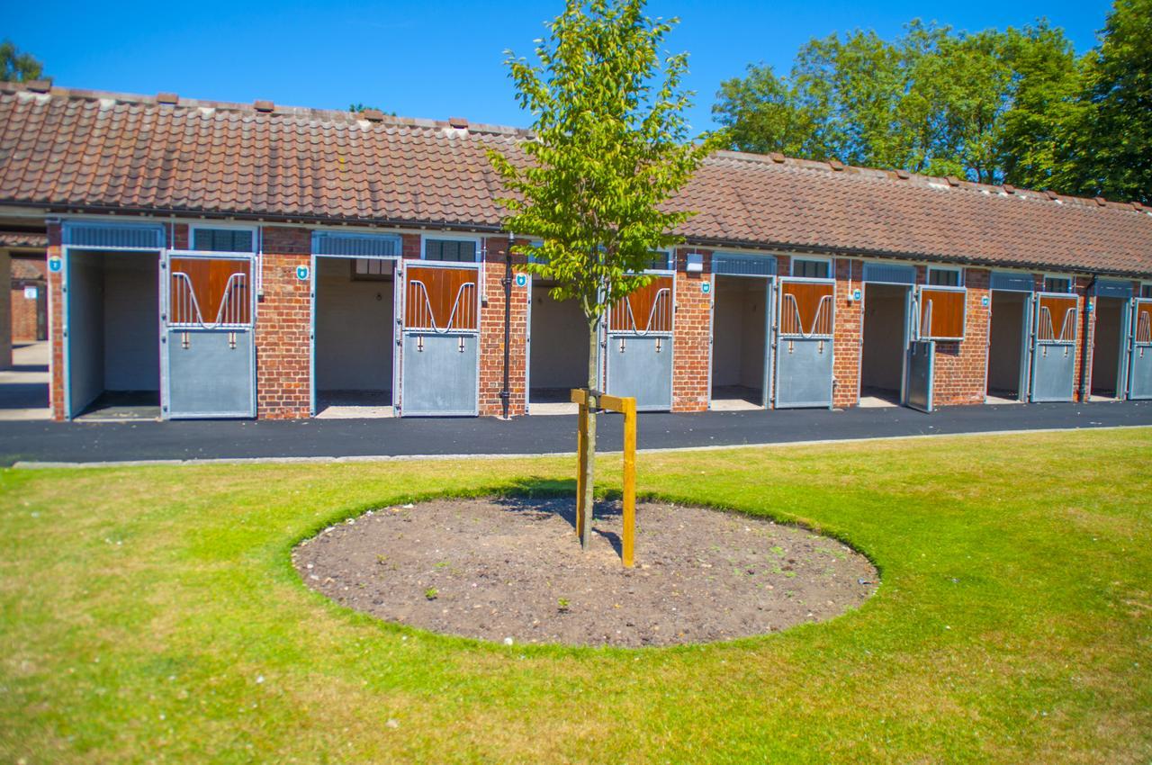 The Stable Suite At York Racecourse Exterior foto